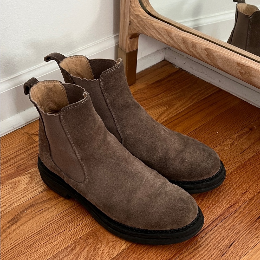 Women’s Anthropologie Leather Brown Suede Chelsea Boots